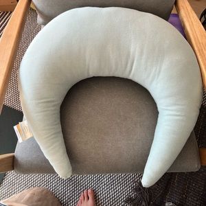 Snuggle Me Organic Feeding Support Pillow